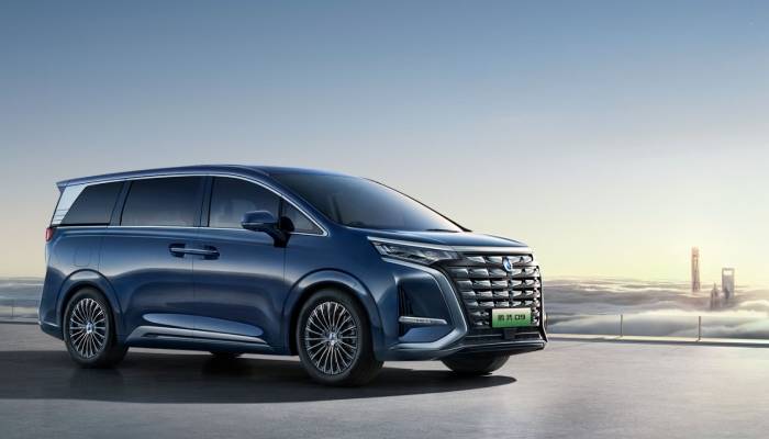 mobil listrik denza d9