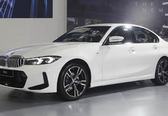 Hadir dalam IIMS 2025, Sedan BMW Seri 3 Terbaru Dibanderol Rp1,067 Millar
