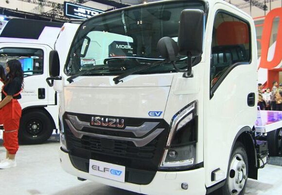 Isuzu Elf EV Protoype dipamerakan dalam GIIAS 2024