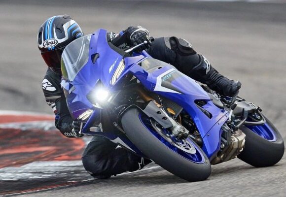 Yamaha R9