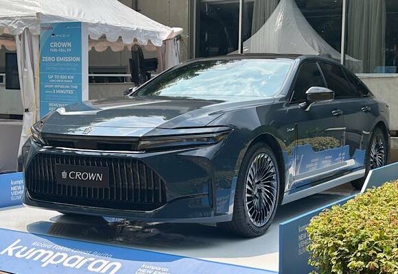 Toyota Crown Fuel Cell