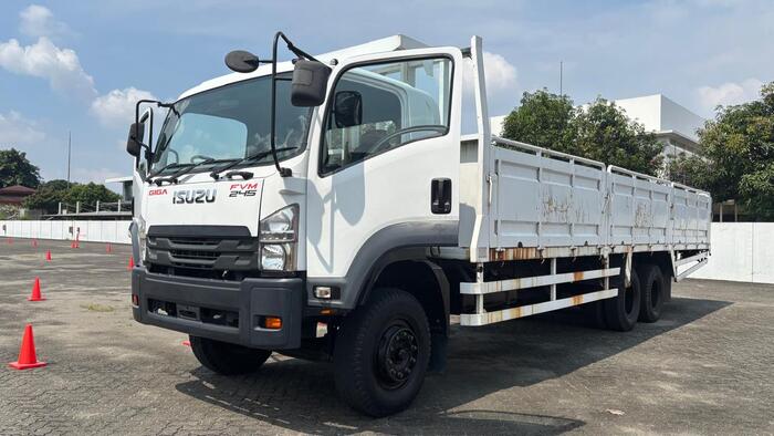 Test Drive Isuzu Giga